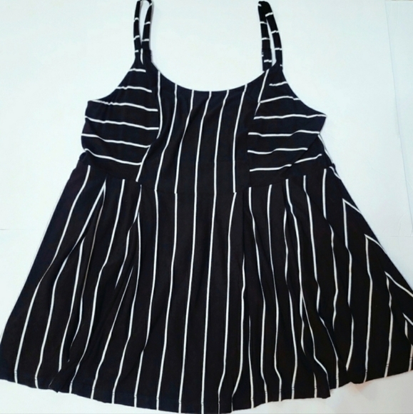 Torrid Super Soft Knit Black/White Striped Tank Plus Size 4 (4X) Adjustable EUC - Picture 2 of 7